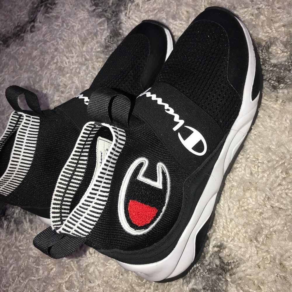 Tennis shoes